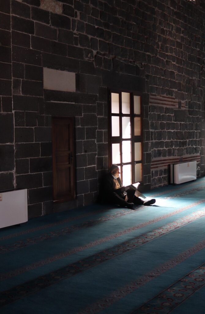 g02d4723dddfab673b7be5d9b46adb80f20b4e749c86cc2bc053014dbbbb22dc0e8f90cfb55ac5e6c50babe47338fd2cfea8b7849effd9ff031b4991ac830ff5b_1280-7039859 reading, book, mosque, islam, reciting, quran, peace, relaxation, quran, quran, quran, quran, quran